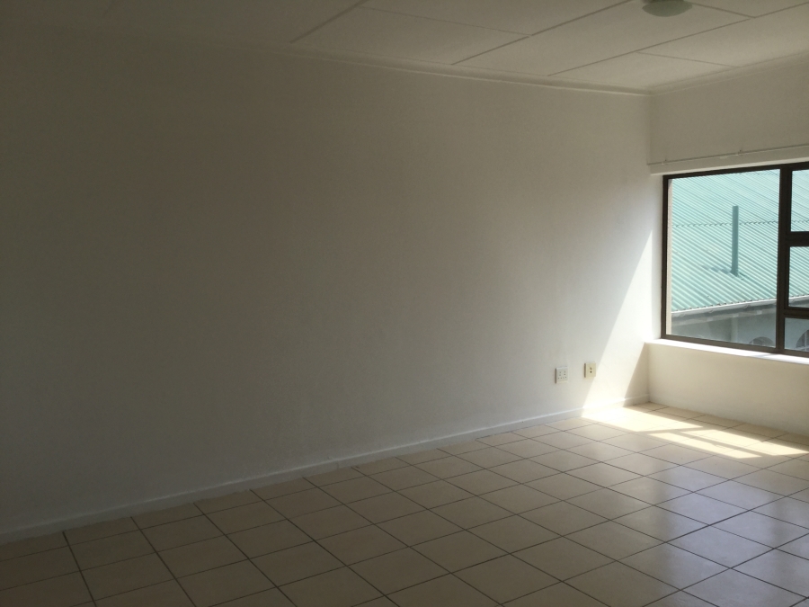 To Let 2 Bedroom Property for Rent in Summerstrand Eastern Cape